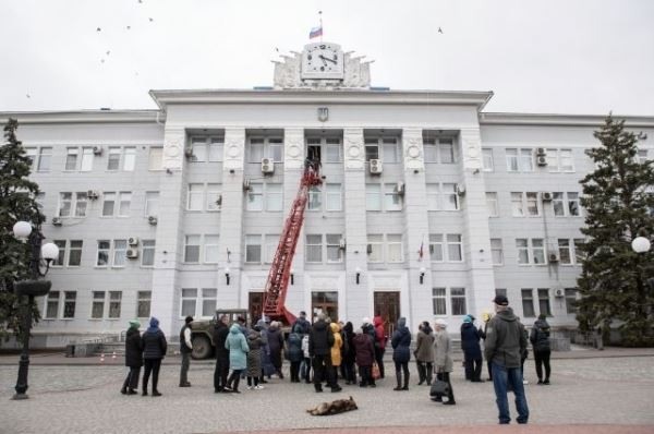Власти Бердянска планируют выдавать пенсии и зарплаты в рублях