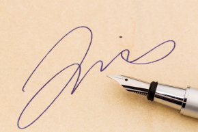 Факсимильная подпись и трудовой договор несовместимы
