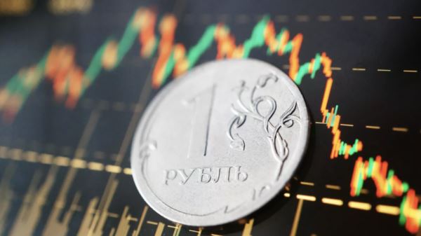 Курс доллара в ходе торгов 5 мая опускался ниже 66 рублей