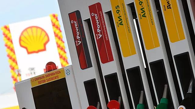 Shell остановит работу заправок в России